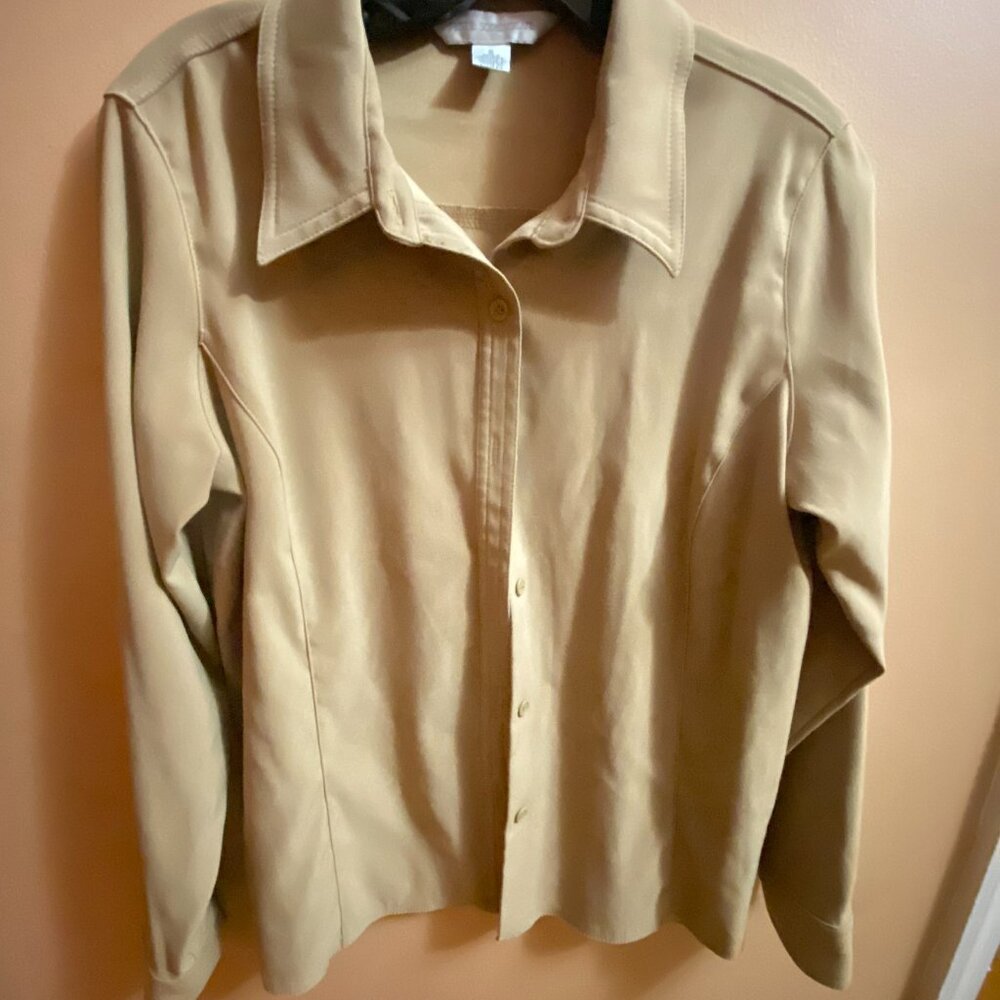 Petite Sophisticate Women’s Long Sleeve Button Up Tan Collar Shirt Size Small